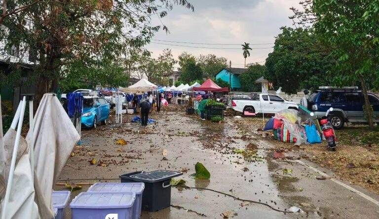 พายุฤดูร้อนถล่มแม่ใจ พะเยา เต็นท์ร้านค้าปลิว