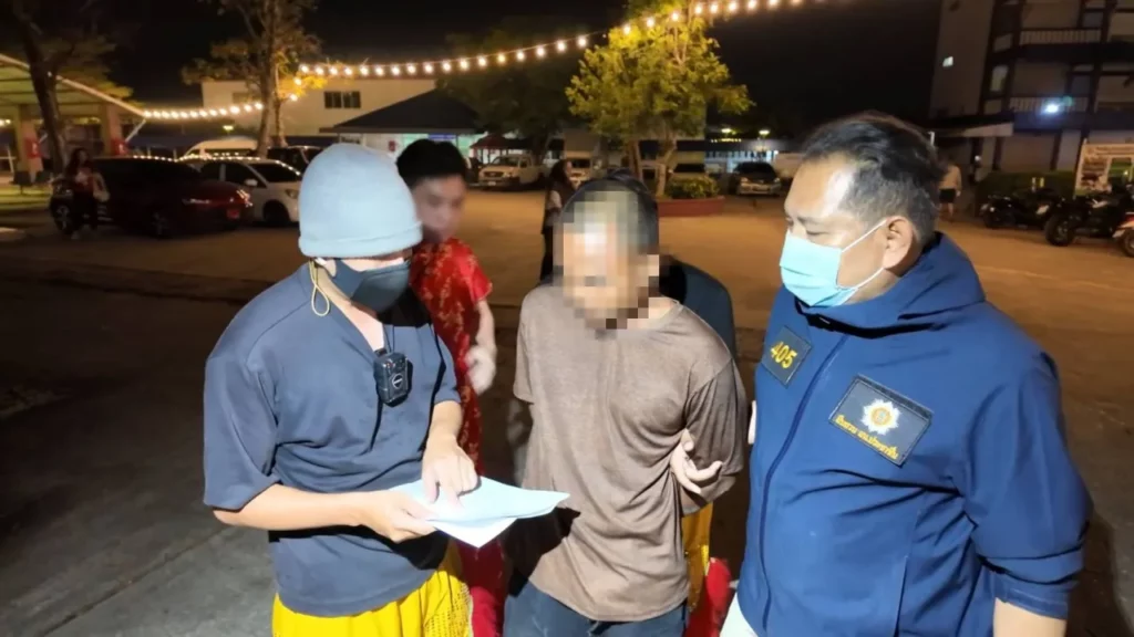 ตำรวจไทยแต่งชุดสิงโต