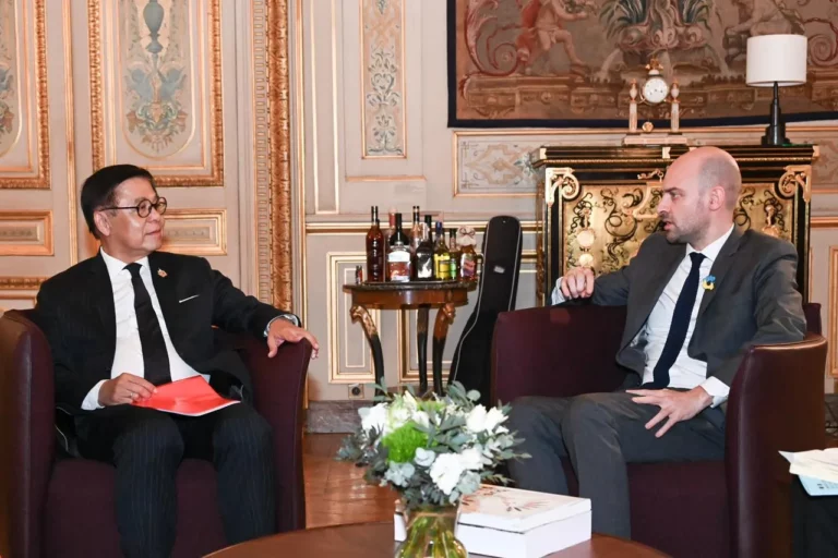 "สีหศักดิ์" เยือนฝรั่งเศส