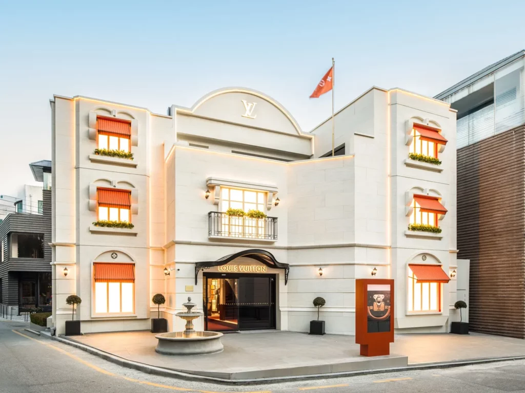 Louis Vuitton ฉลอง 130 ปี ลวดลาย Monogram เตรียมเปิดตัวป๊อปอัพสุดพิเศษ ‘LOUIS VUITTON HOTEL BANGKOK’