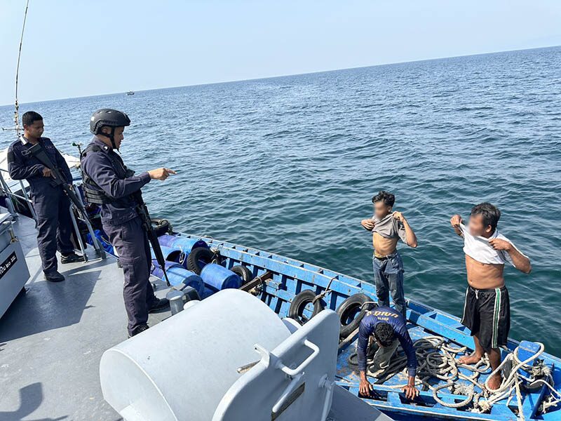 ทัพเรือภาคที่ 1 สกัดเรือประมงกัมพูชาลอบเข้าไทย