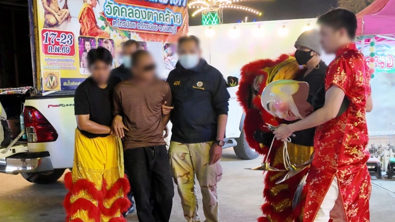 ตำรวจไทยแต่งชุดสิงโต