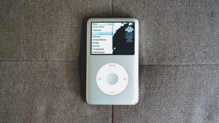 iPod คืนชีพ วัยรุ่น Gen Z แห่ใช้ไอเท็มเรโทรหนีความวุ่นวาย