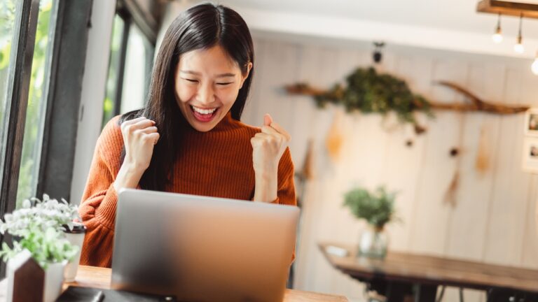 3 อาชีพเสริม Social Media ปี 2026 เปลี่ยนไลฟ์สไตล์เป็นรายได้หลัก 📈