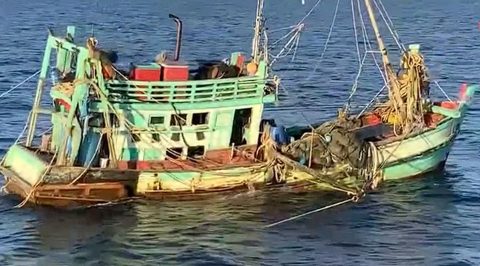 ทัพเรือภาคที่ 1 สกัดเรือประมงกัมพูชาลอบเข้าไทย