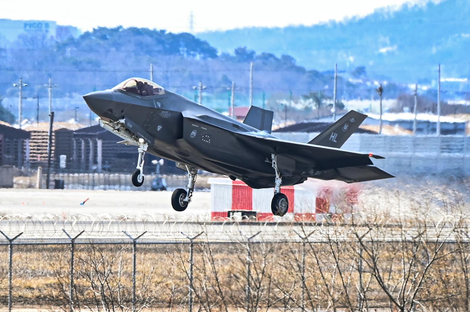 สหรัฐฯ ส่ง F-35–F-22