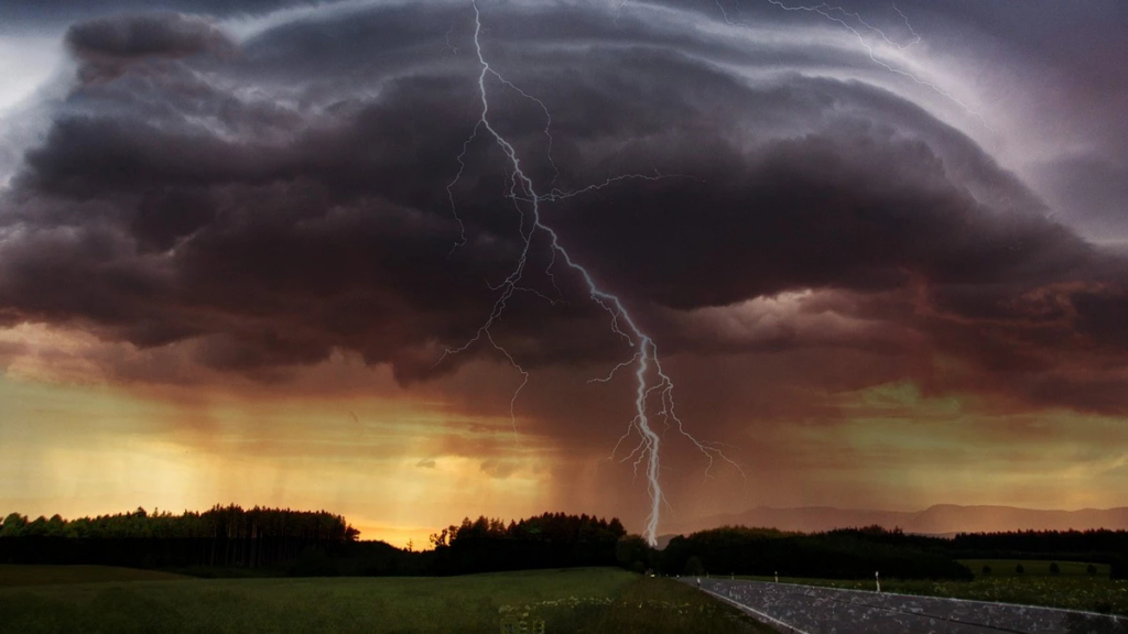 พายุฤดูร้อนถล่มไทย 2569