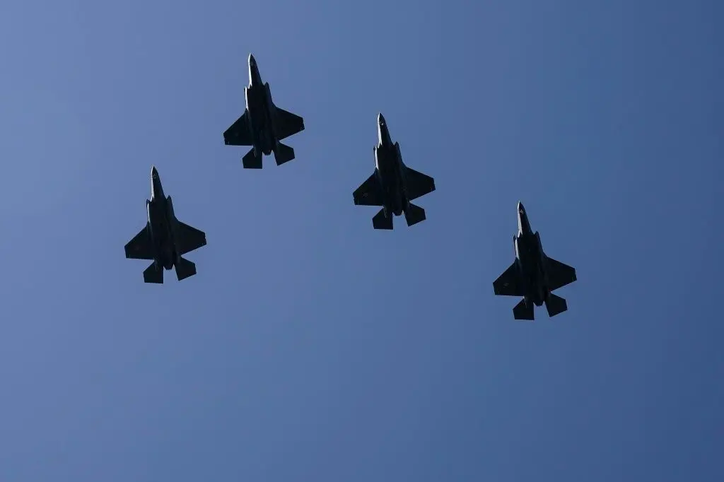 สหรัฐฯ ส่ง F-35–F-22