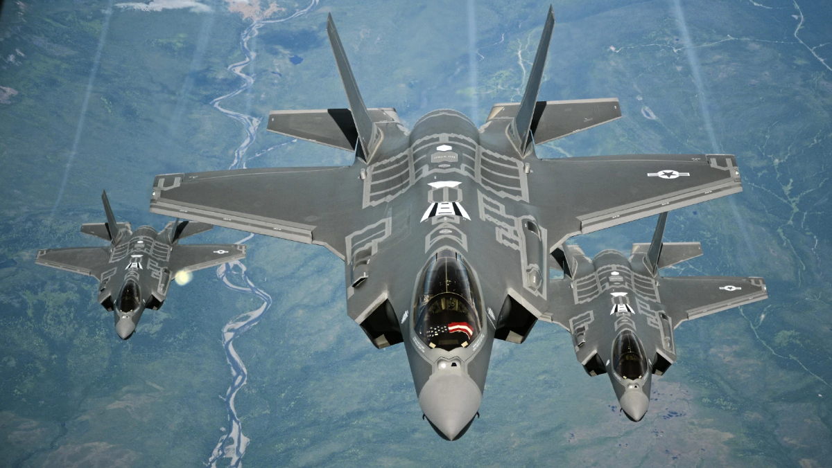 สหรัฐฯ ส่ง F-35–F-22
