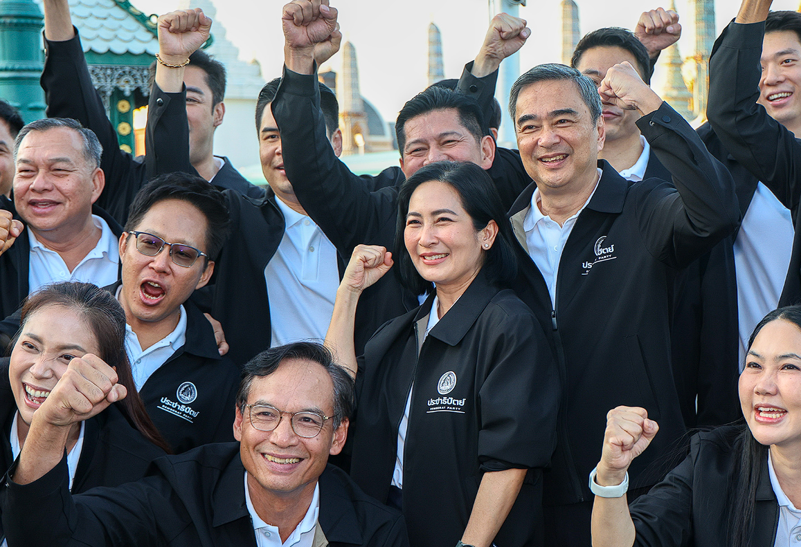 อภิสิทธิ์ นำ ปชป. สร้างขวัญกำลังใจผู้สมัคร