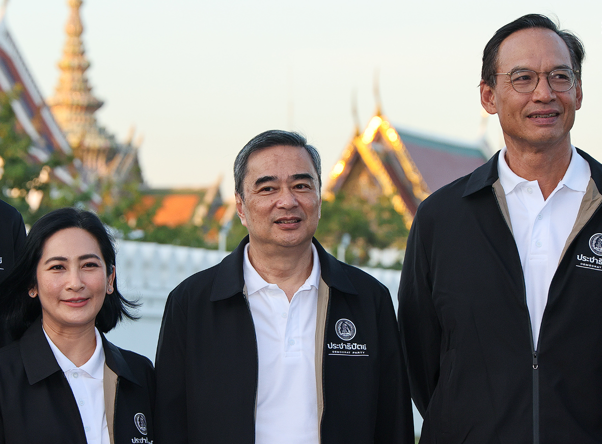 อภิสิทธิ์ นำ ปชป. สร้างขวัญกำลังใจผู้สมัคร